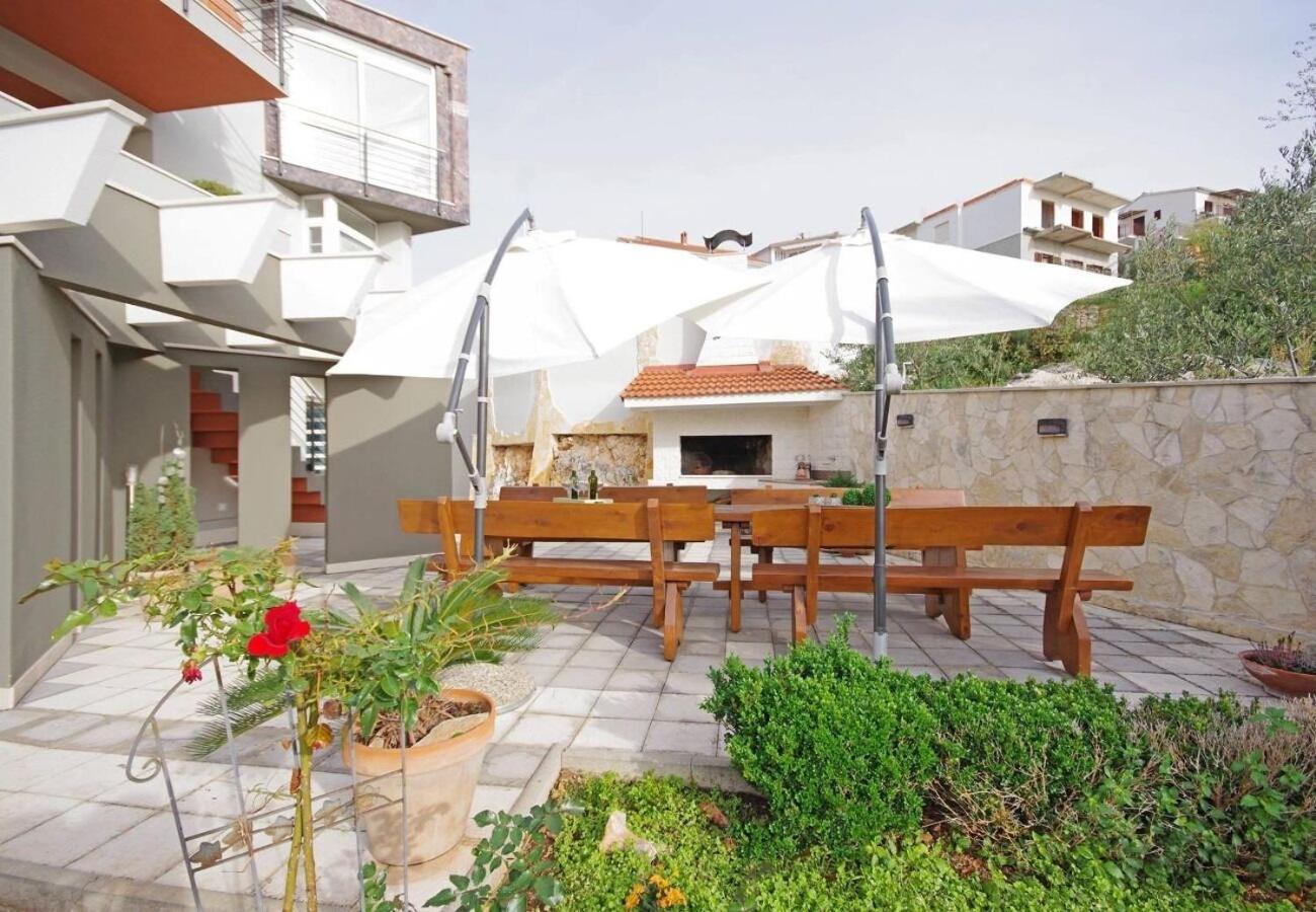 Apartments Javi - Free Private Parking Trogir Kültér fotó