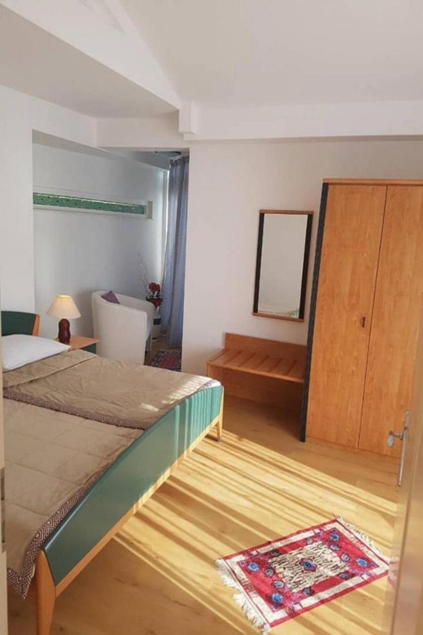 Apartments Javi - Free Private Parking Trogir Kültér fotó