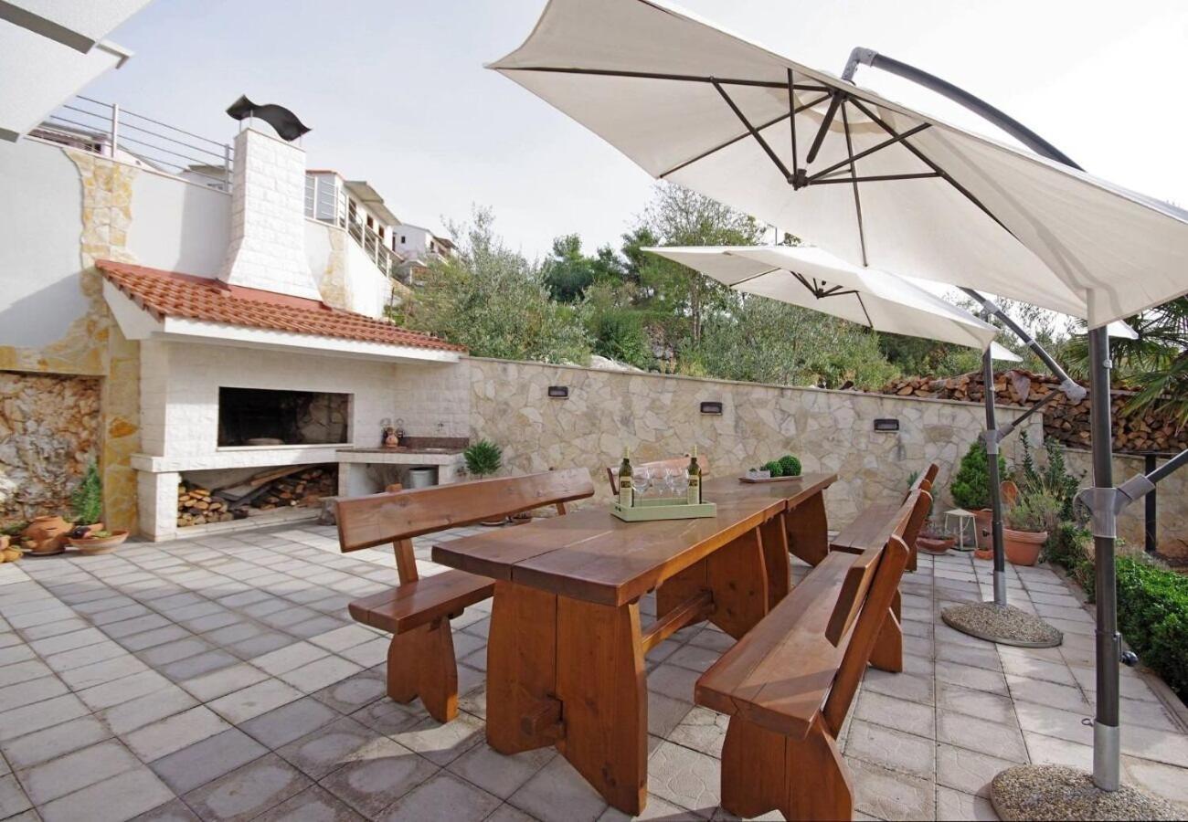 Apartments Javi - Free Private Parking Trogir Kültér fotó