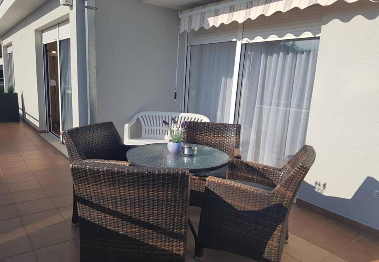 Apartments Javi - Free Private Parking Trogir Kültér fotó