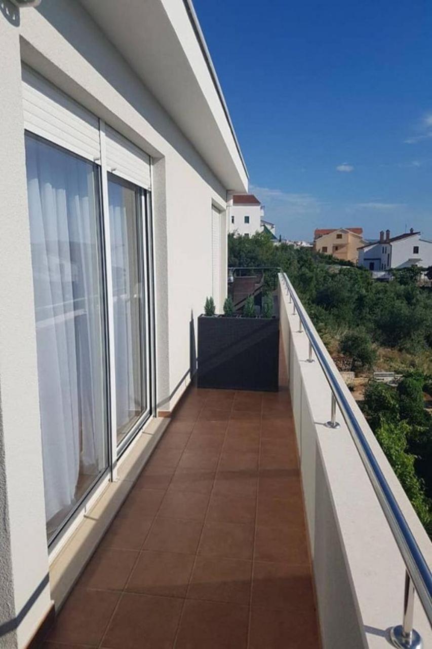 Apartments Javi - Free Private Parking Trogir Kültér fotó