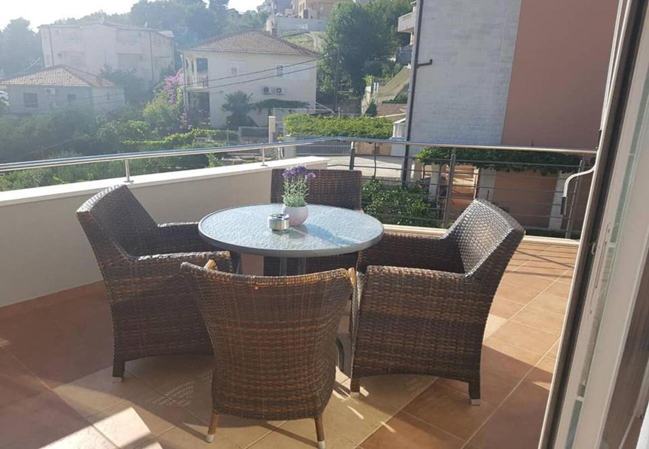 Apartments Javi - Free Private Parking Trogir Kültér fotó